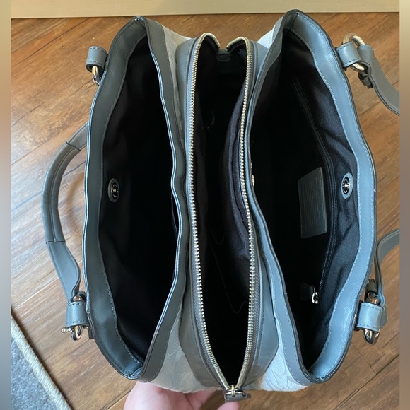 Coach Handbag - Picture 2 of 3